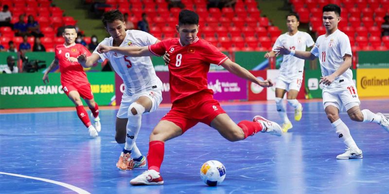 Giày sân Futsal thích hợp cho các pha bóng nhanh và kỹ thuật