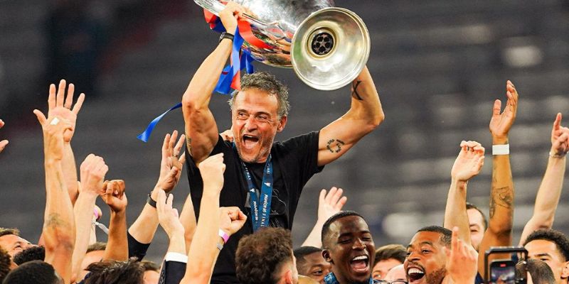 HLV Luis Enrique trở thành người thứ 2 dành cúp ăn 3 lịch sử sau Pep Guardiola